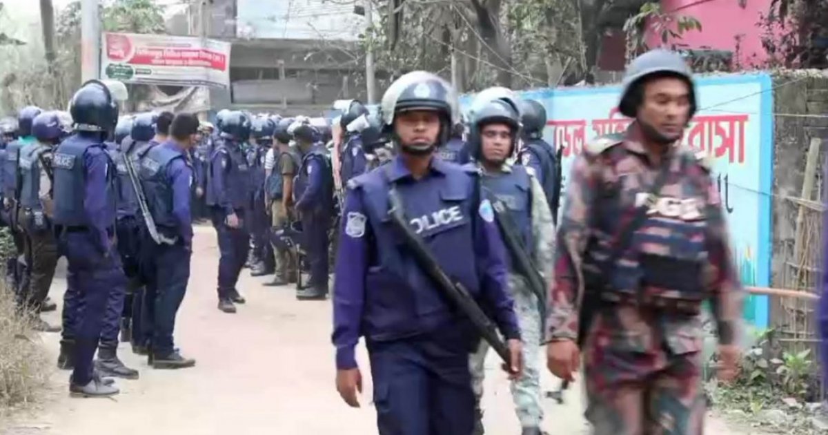 সীতাকুণ্ডের জঙ্গল সালিমপুরে ব্যাপক অভিযান: ৩ হেলিকপ্টার, ৩১৮৩ সদস্য, ১২ আটক