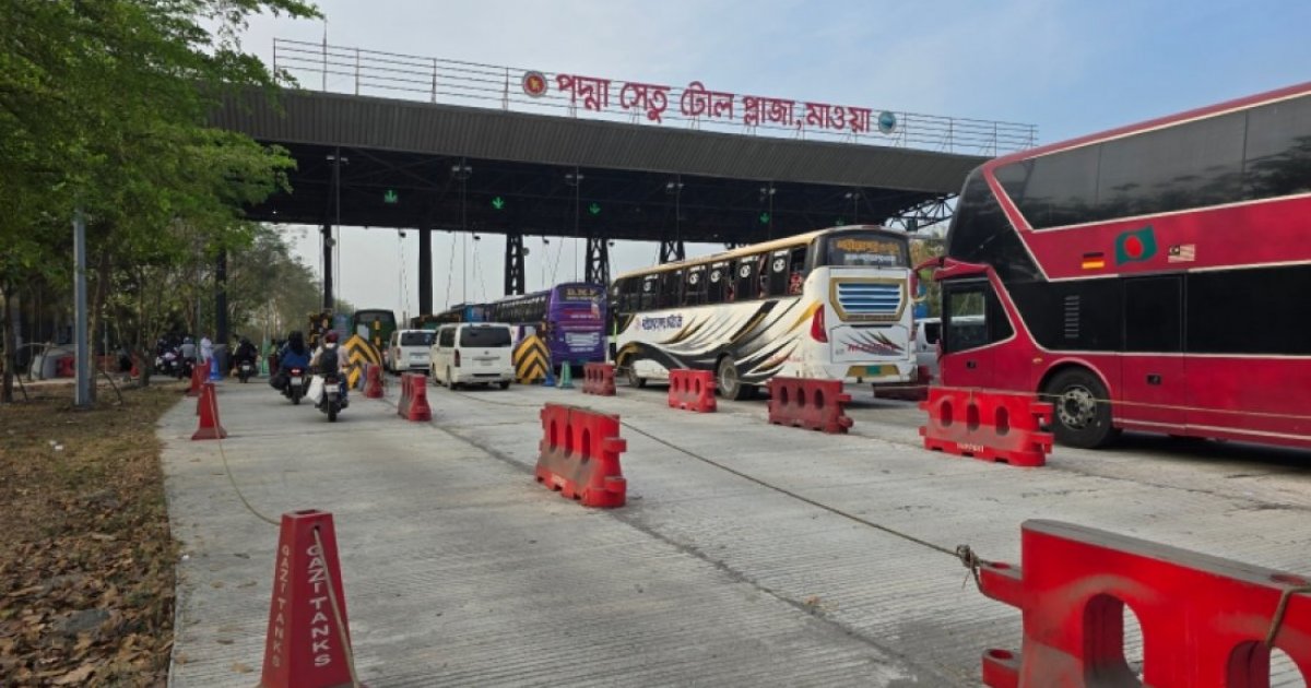 ঈদের ছুটিতে পাড়ি দিচ্ছে পাঁচ লাখ যানবাহন, পুলিশের কঠোর নজরদারিতে নির্বিঘ্নে চলছে যাতায়াত