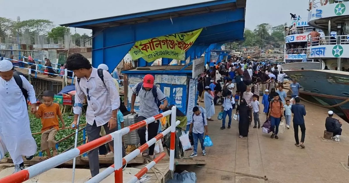 ঈদে চাঁদপুর লঞ্চ টার্মিনালে যাত্রীদের দুর্ভোগ: অসমাপ্ত নির্মাণ কাজ, ভোগান্তির মাত্রা চরমে