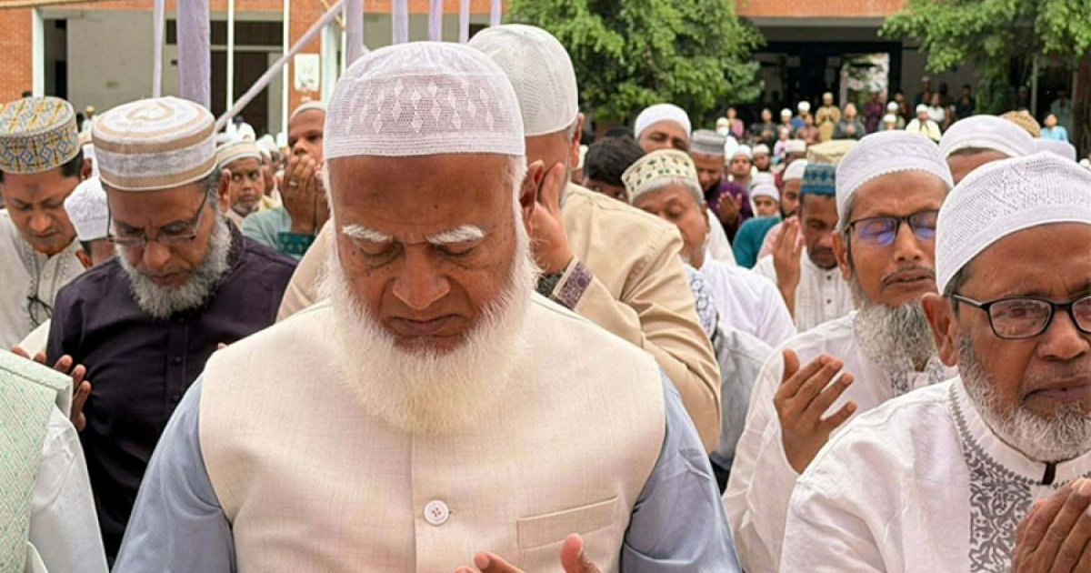 ঈদুল ফিতরের নামাজ আদায় করলেন জামায়াতের আমীর ড. শফিকুর রহমান