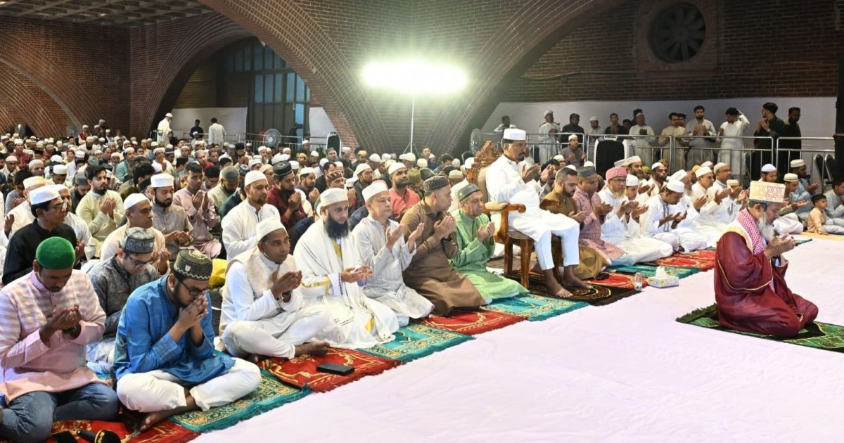 জাতীয় সংসদ ভবনের টানেলে অনুষ্ঠিত হলো ঈদুল ফিতরের জামাত