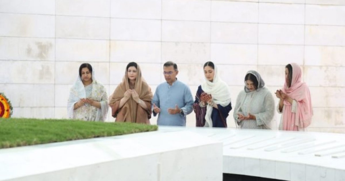ঈদে তারেক রহমানের পিতামাতার সমাধিতে শ্রদ্ধা, উপস্থিত ছিলেন পরিবার ও দলীয় নেতারা