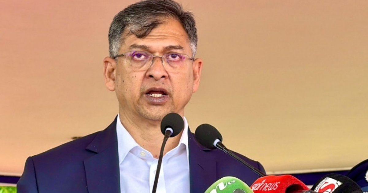 পুলিশের ঐতিহ্যবাহী ইউনিফর্ম ফিরিয়ে আনার বিষয়ে সরকারের বিবেচনা: স্বরাষ্ট্রমন্ত্রী