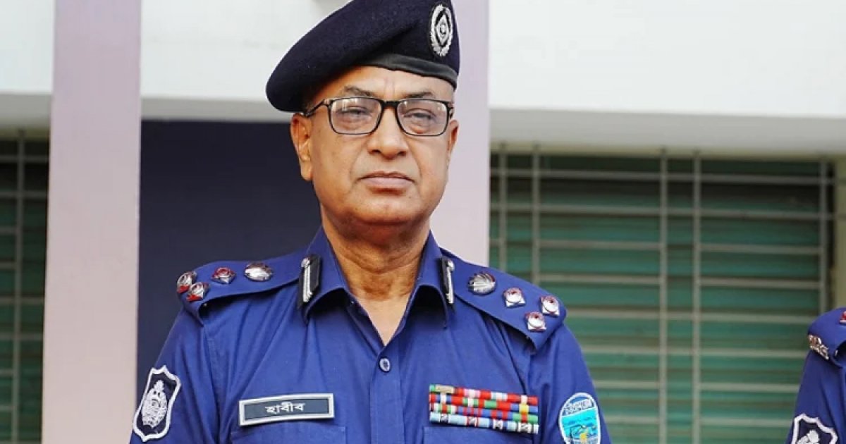 অতিরিক্ত আইজিপি মো. আহসান হাবিব পলাশ র্যাবের ১২তম মহাপরিচালক হিসেবে দায়িত্ব গ্রহণ করেছেন
