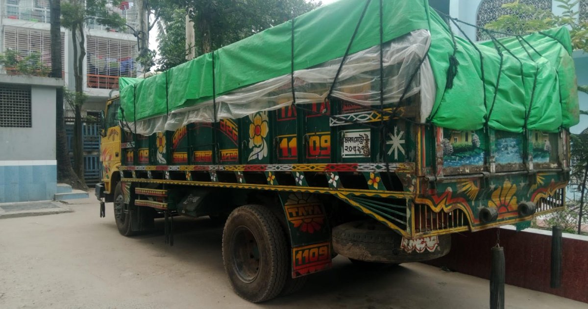 সাভারে সরকারি চালবোঝাই ট্রাক জব্দ, তিনজন আটক