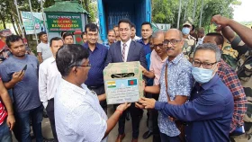 In latest &lsquo;fruit diplomacy&rsquo;, Tripura CM sends pineapples to PM Hasina