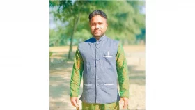 Chhatra League leader bathes in milk, leaves politics after not getting desired post