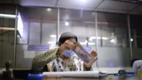 More and more people reluctant to keep money in banks