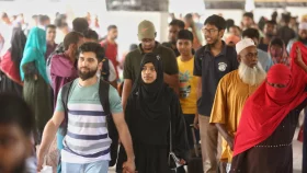 Eid passengers endure long waits, heat as trains depart late
