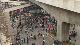 Autorickshaw drivers block Mirpur protesting ban