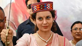 Kangana Ranaut announces her victory in Mandi