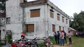 Police cordon off suspected militant den in Netrakona