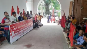 Garment workers stage sit-in protest demanding arrears in Gazipur