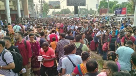 Eid rush: Record surge in travelers causes delays at Benapole-Petrapole border