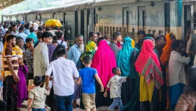 Eid travel trends: Some head home as others return to Dhaka