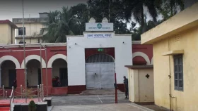 Three prison guards suspended after death row convicts escape from Bogra jail