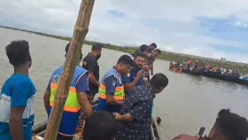 Boat capsizes after hitting gas tanker in Mongla, fisherman missing