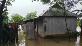 Flood-hit people in Moulvibazar grappling with food, drinking water crisis