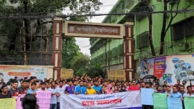 Public univ students hold protest rallies demanding abolition of quota