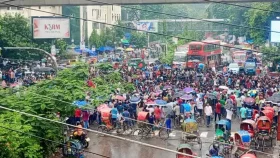 Students block Shahbagh demanding quota abolition