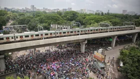 Quota reinstatement: DU students start gathering in Shahbagh
