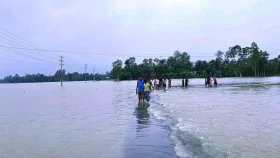 Jamalpur flood worsens: 150,000 people marooned