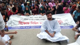Anti-quota movement: Students block Dhaka-Barisal Highway causing 5km tailback