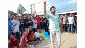&lsquo;Bangla Blockade&rsquo; on Dhaka-Chittagong highway causes severe traffic jam