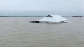 Jamalpur flood leaves 200,000 people marooned