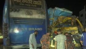 Bus-covered van collision leaves 4 dead in Bogra
