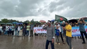 Anti-quota movement: Protesters block Dhaka-Chittagong highway braving rain