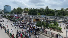 Bangla Blockade: Traffic halted as protesters block Science Lab