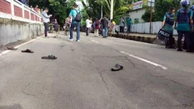 Police baton charge on protesting students in Chittagong