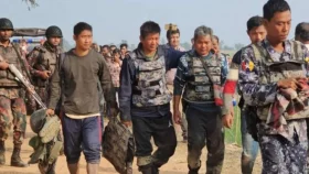 Over 100 Myanmar security forces take shelter in Bangladesh