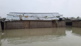 Jamuna swelling again, flowing over red mark in Sirajganj