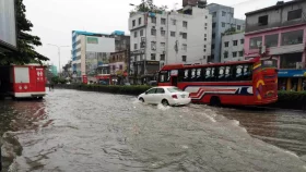 DMP issues travel advisory as heavy rain paralyzes Dhaka