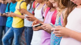 Who&rsquo;s to blame for children&rsquo;s mobile addiction?