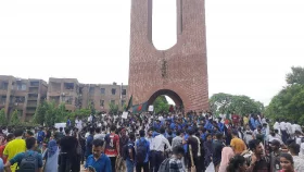 Students from nearby colleges join quota reform movement at JU