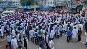Quota reform protests: Students block several points of Dhaka-Barisal Highway