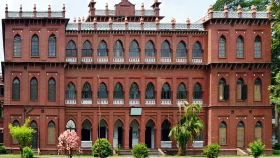 DU closed indefinitely, students asked to vacate dorms