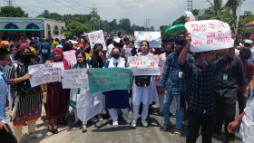 Quota protesters block Dhaka-Aricha Highway in Manikganj