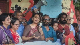 Quota reform movement: Eminent citizens held a sit-in outside of DB office