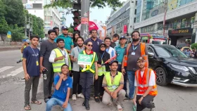 Students, traffic police unite to bring order to Dhaka streets