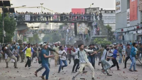 Dhaka College, City College students clash at Science Lab intersection