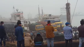Dense fog halts ferry services on Paturia-Daulatdia, Aricha-Kazirhat routes