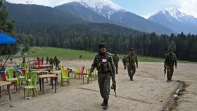 Tourists flee Indian Kashmir after deadly attack