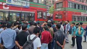 DU bus vandalized by agitating students in Uttara