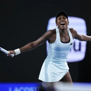 Gauff outlasts Bencic to reach Miami semi-finals