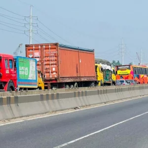 Traffic congestion cripples Dhaka-Ctg highway