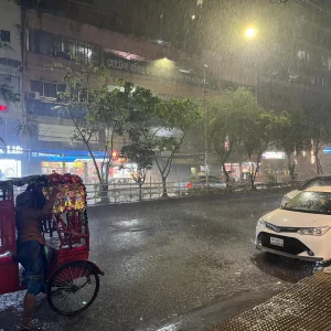 Heavy rain, hail disrupt Dhaka commutes as BMD warns of more showers